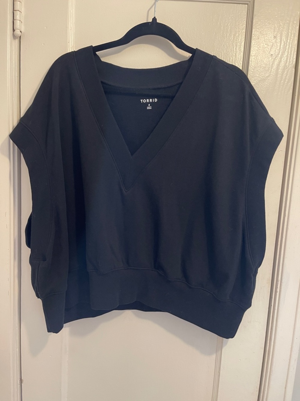 Torrid Black V-Neck Sleeveless Sweatshirt Top (item 50)